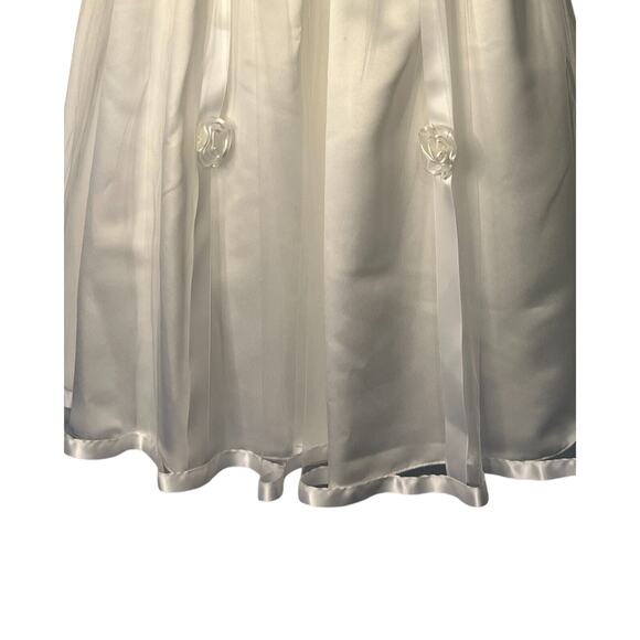 First Communion Dress Girls Size M White Taffeta Satin Trim Rosebuds Peal Detail - Picture 4 of 8